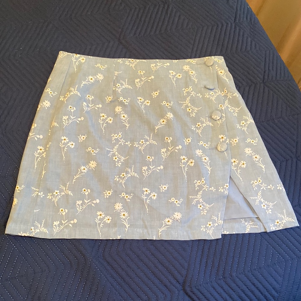 🆕 SHEIN Light Blue White Floral Skirt